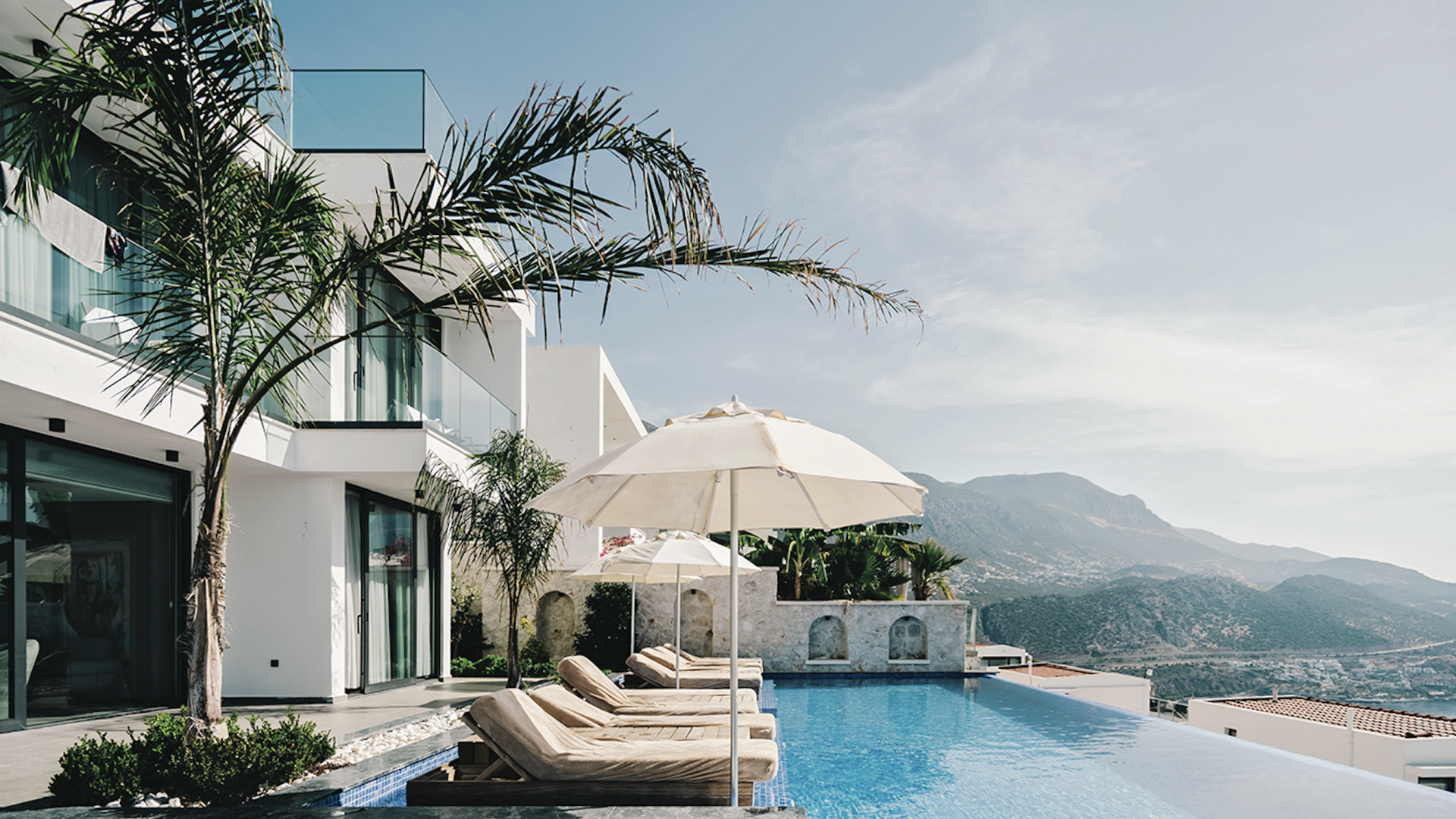 Check In To Luxury: Discover The World’s Best Hotels — 2025 Edition